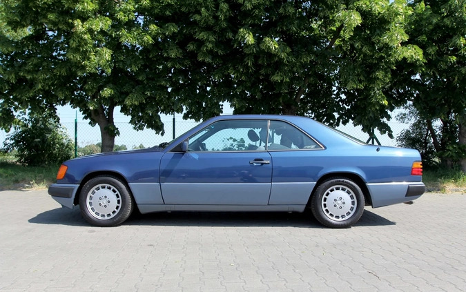 Mercedes-Benz W124 (1984-1993) cena 45000 przebieg: 126000, rok produkcji 1990 z Suchedniów małe 466